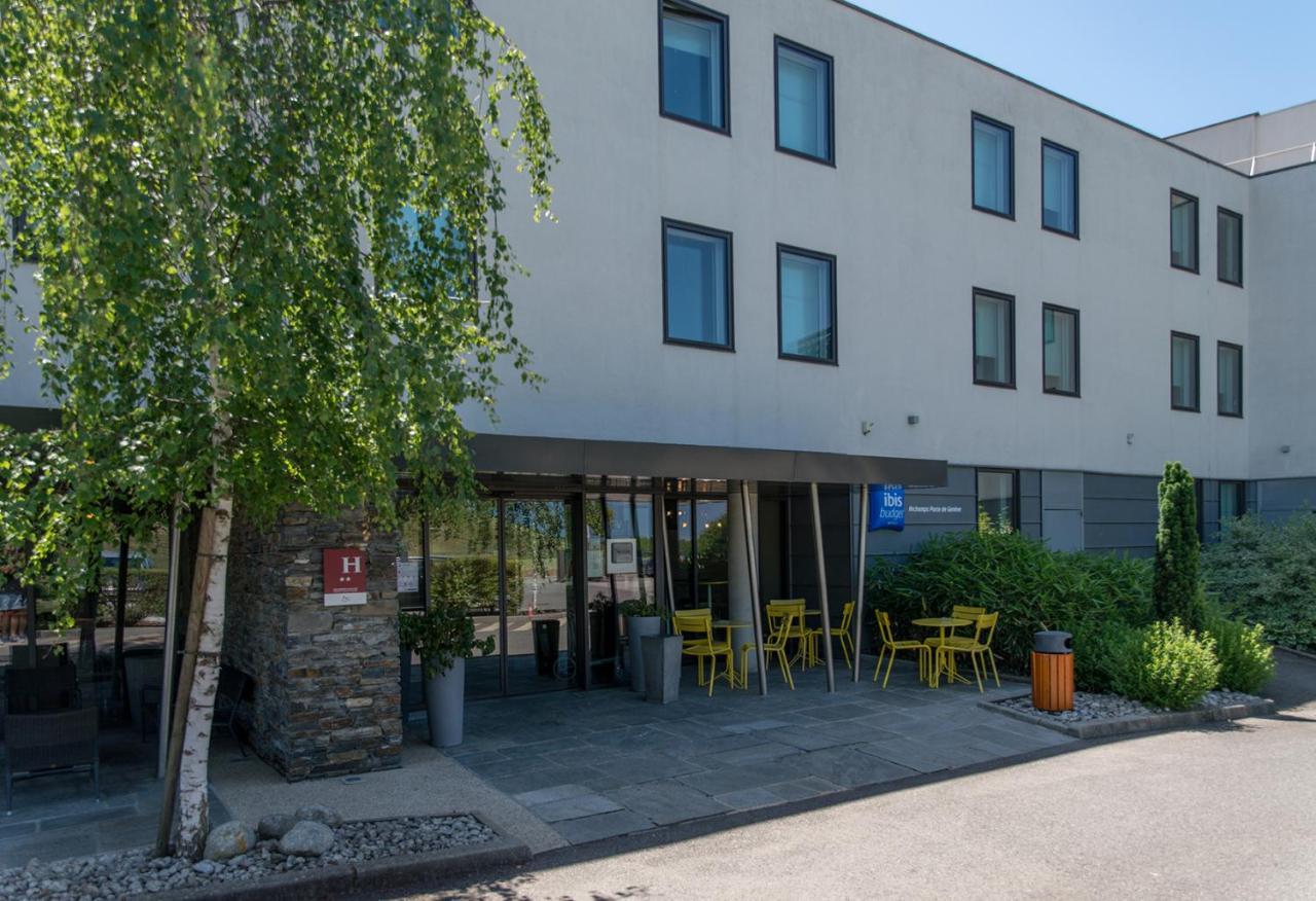 Ibis Budget Archamps Porte De Geneve Exteriör bild
