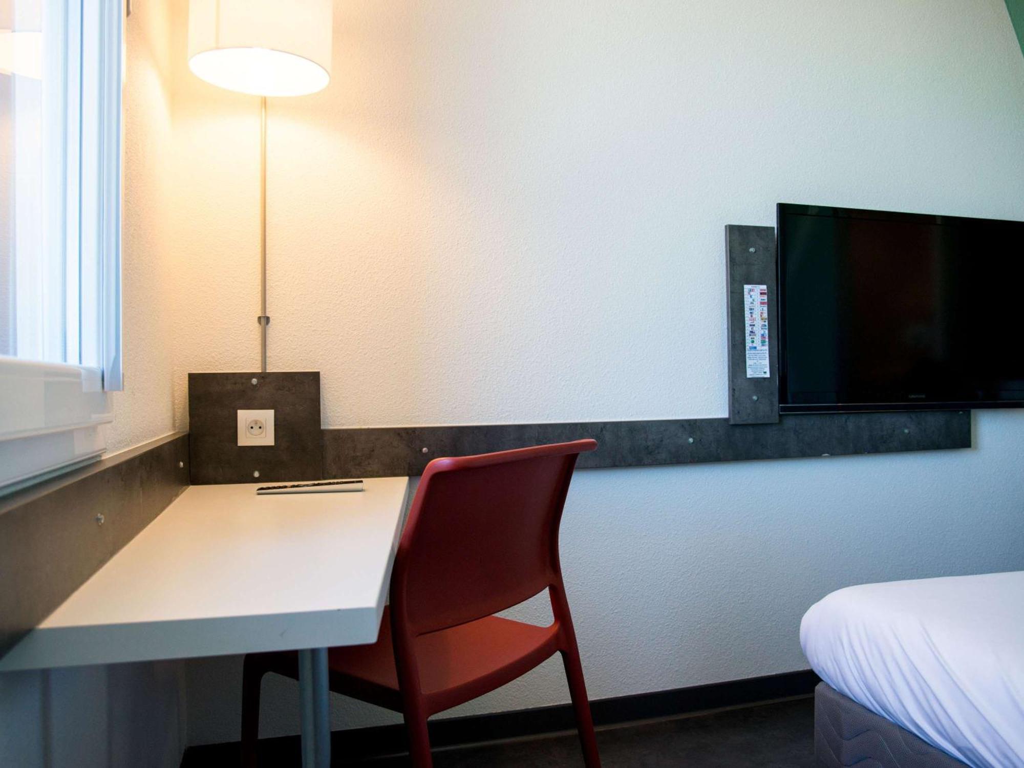 Ibis Budget Archamps Porte De Geneve Exteriör bild
