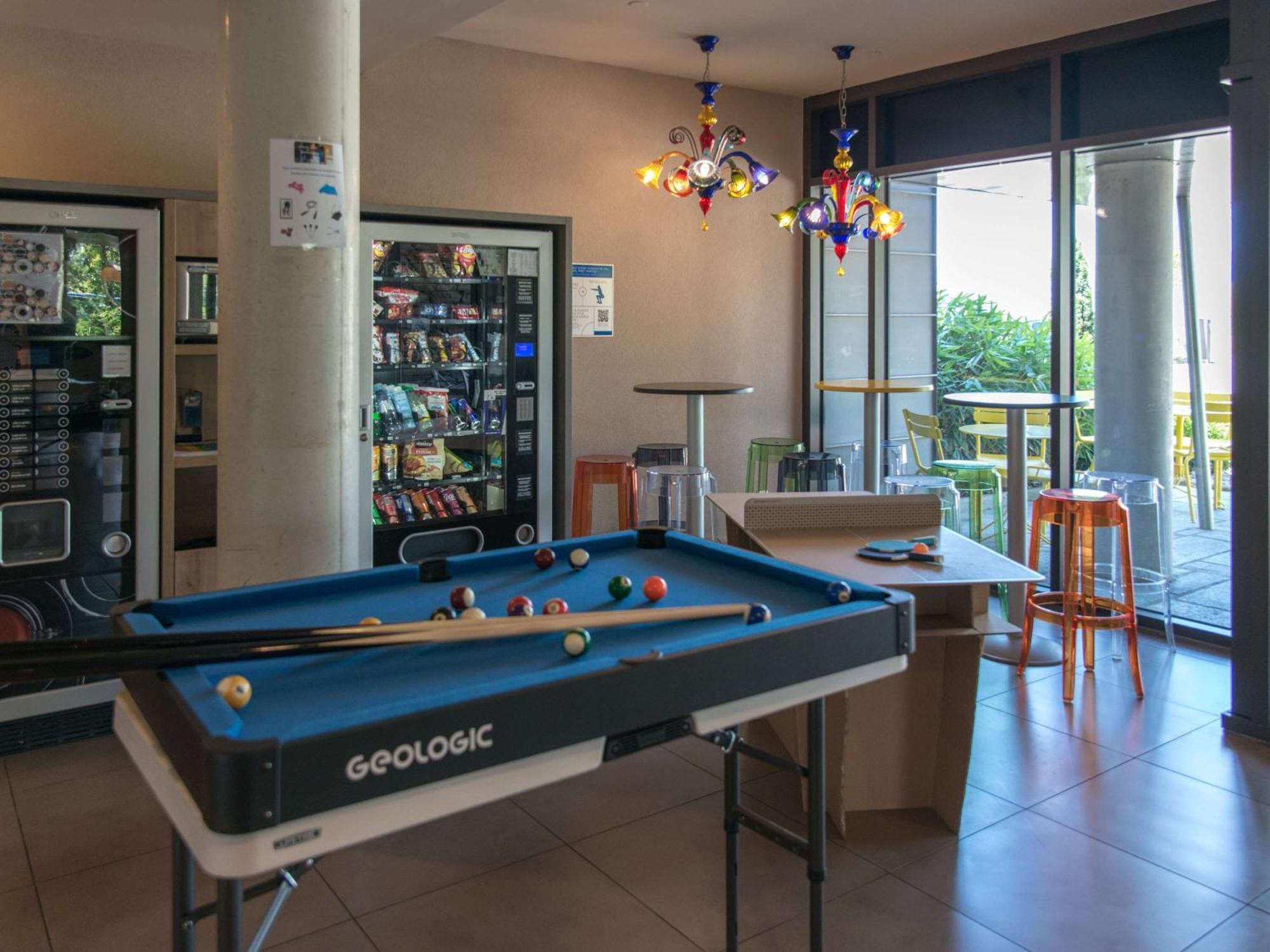 Ibis Budget Archamps Porte De Geneve Exteriör bild