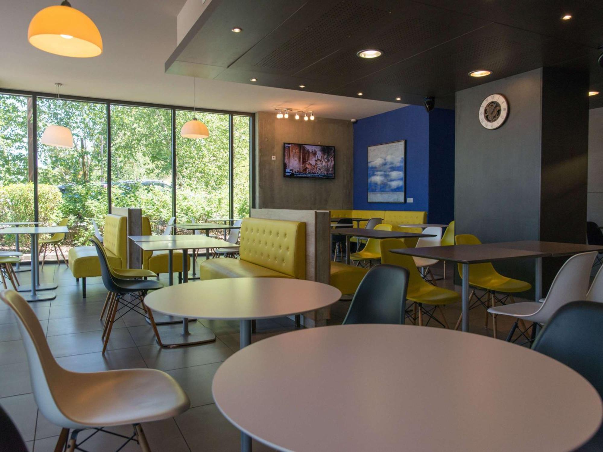 Ibis Budget Archamps Porte De Geneve Exteriör bild