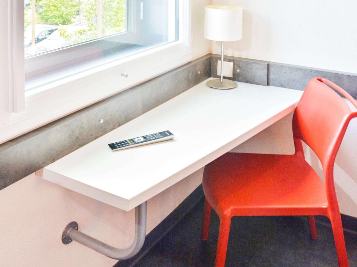Ibis Budget Archamps Porte De Geneve Exteriör bild
